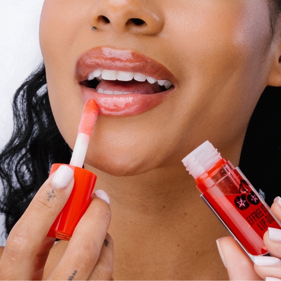 Jeffree Star Cherry Popsicle Lip Oil- sheer cherry red, hydrating, high shine - Picture 3 of 5